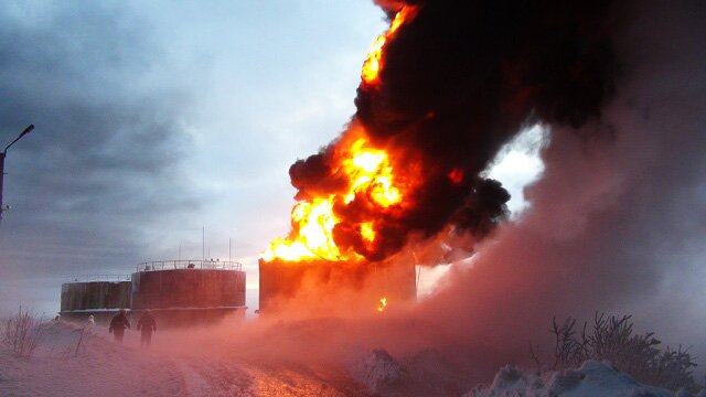 oil_terminal_fire_300714