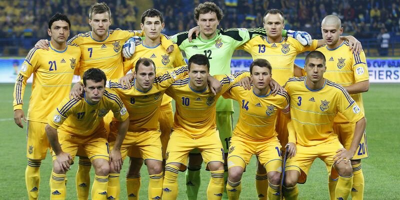 epa04506979 Ukrainian national soccer team players (fronmt row, L-R) Artem Fedetskiy, Roman Zozulya, Yevhen Konoplyanka, captain Ruslan Rotan, and Yevhen Khacheridi; (back row, L-R) Edmar, Andriy Yarmolenko, Taras Stepanenko, goalkeeper Andriy Pyatov, Vyacheslav Shevchuk, and Yaroslav Rakitskiy pose for photographers before the FIFA World Cup 2014 qualifying soccer match between Ukraine and Poland in Kharkiv, Ukraine, 11 October 2013. EPA/SERGEY DOLZHENKO