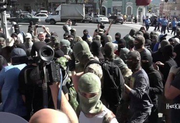 Появилось видео столкновений у горсовета Харькова
