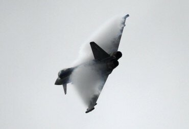 A Eurofighter Typhoon jet takes part in a flying display during the 48th Paris Air Show at the Le Bourget airport near Paris, France June 18, 2009. REUTERS/Pascal Rossignol